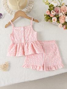 女婴两件套，2025 年夏季新款粉色和白色经典格子纽扣开衫，搭配荷叶边下摆吊带背心 + 可爱舒适婴儿短裤 - 粉色 - 查看 4