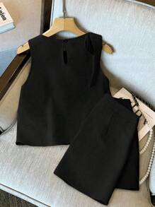 Franclia Bộ 2 áo không tay buộc dây phía trước và quần short rộng cho nữ, trang trí ngọc trai giả - màu đen - Xem 2