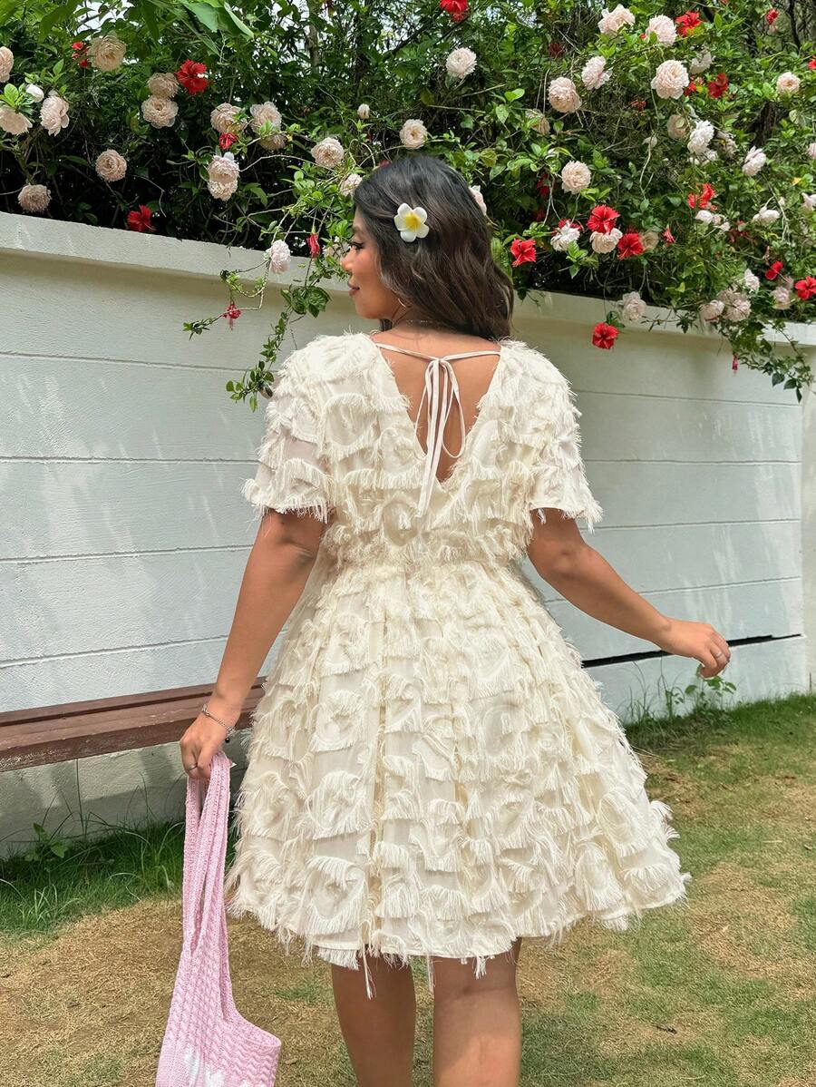 SHEIN EZwear Lässiges Kleid in Große Größen mit Quasten und Blumen Dekor