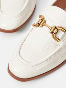 MOTF PREMIUM PU皮革链条平底乐福鞋 - 白色 - 查看 6