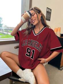 Flirla T-shirt oversize a scollo a V con grafica leopardata, numerico in inglese e scritta "Los Angeles", taglie forti