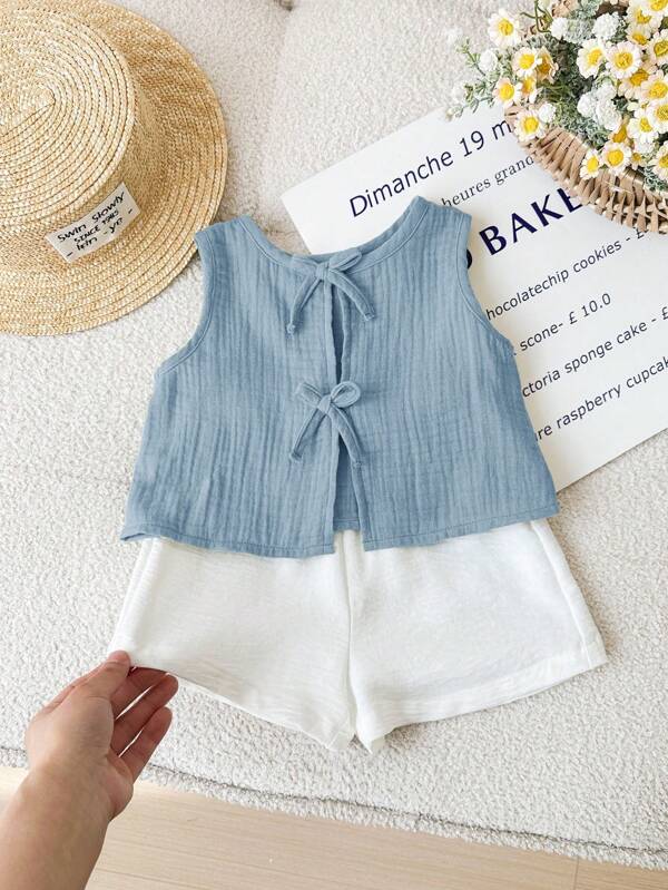 SHEIN LMoss Kids Top sin mangas estilo casual y versátil con moño azul para bebés niñas, de verano
