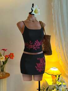 SHEIN SXY 女士夏季花卉图案短款吊带背心和裙子两件套服装，适合日常穿着和节日穿着 - 黑色 - 查看 8