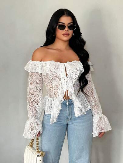 SHEIN SXY Blusa blanca transparente de encaje de manga larga con hombros descubiertos, cuello abierto y volantes, para mujer, adecuada para vacaciones de verano