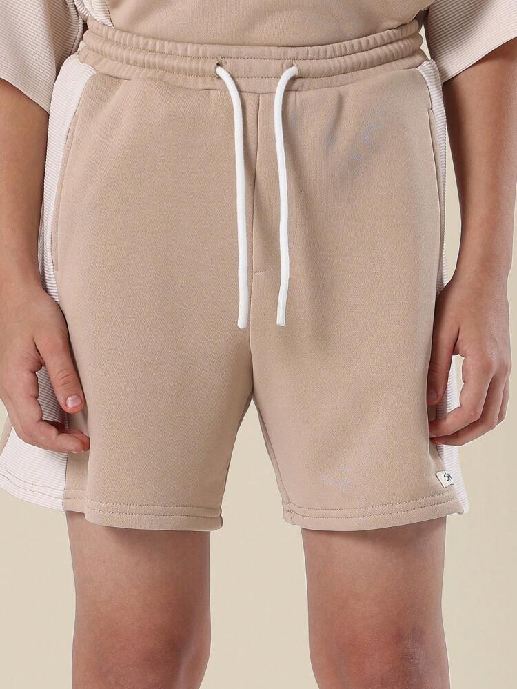 Active Sports – Stilvolle T-Shirt-Kombinationen mit Seiteneinsätzen