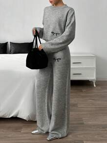 EURMUSE Granatowa krótka bluza z zamkiem błyskawicznym i kontrastowymi przeszyciami