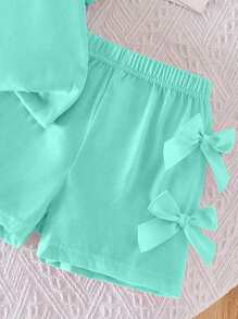 SHEIN Set de 2 piezas con top de cuello redondo de manga corta con lazo decorativo y shorts de cintura elástica para niñas jóvenes, color rosa