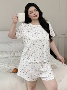 Dazy Plus Conjunto de pijama con parte superior de cuello redondo suelta con estampado floral ditsy y shorts