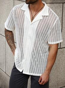 Manfinity RSRT Chemise à la mode grande taille pour homme, couleur unie, idéale pour l'été. Idéale pour les couples, elle constitue une excellente idée cadeau pour un petit ami ou un mari. Fabriquée dans un tissu léger et élégant, cette chemise est élégante et polyvalente, idéale au quotidien. - Blanc - Voir 3