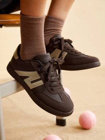 CUCCOO EASI Våren 2024 Tysk stil Dam Vintage Casual Sneakers, Mångsidiga Platta Vita Skor