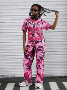 SHEIN Explorewe 2 件套青少年女孩迷彩印花 V 领冰球图案 T 恤 + 宽松迷彩阔腿裤，街头时尚百搭舒适