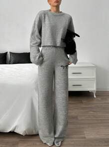 EURMUSE Granatowa krótka bluza z zamkiem błyskawicznym i kontrastowymi przeszyciami