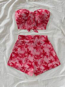 Soleia Conjunto de 2 piezas con top corto tipo bustier con nudo al frente y shorts ajustados, estampado floral veraniego tipo hawaiano