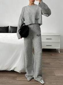 EURMUSE Granatowa krótka bluza z zamkiem błyskawicznym i kontrastowymi przeszyciami