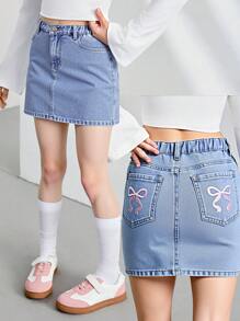 Tween 女童时尚浅蓝色水洗牛仔裙，带粉色蝴蝶结刺绣，修腰休闲裙