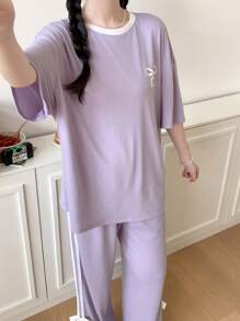 SHEIN Set informal de 2 piezas para adolescentes: camiseta de manga corta con cuello redondo y estampado de lazo en contraste de color, y pantalones de punto con cordón en la cintura