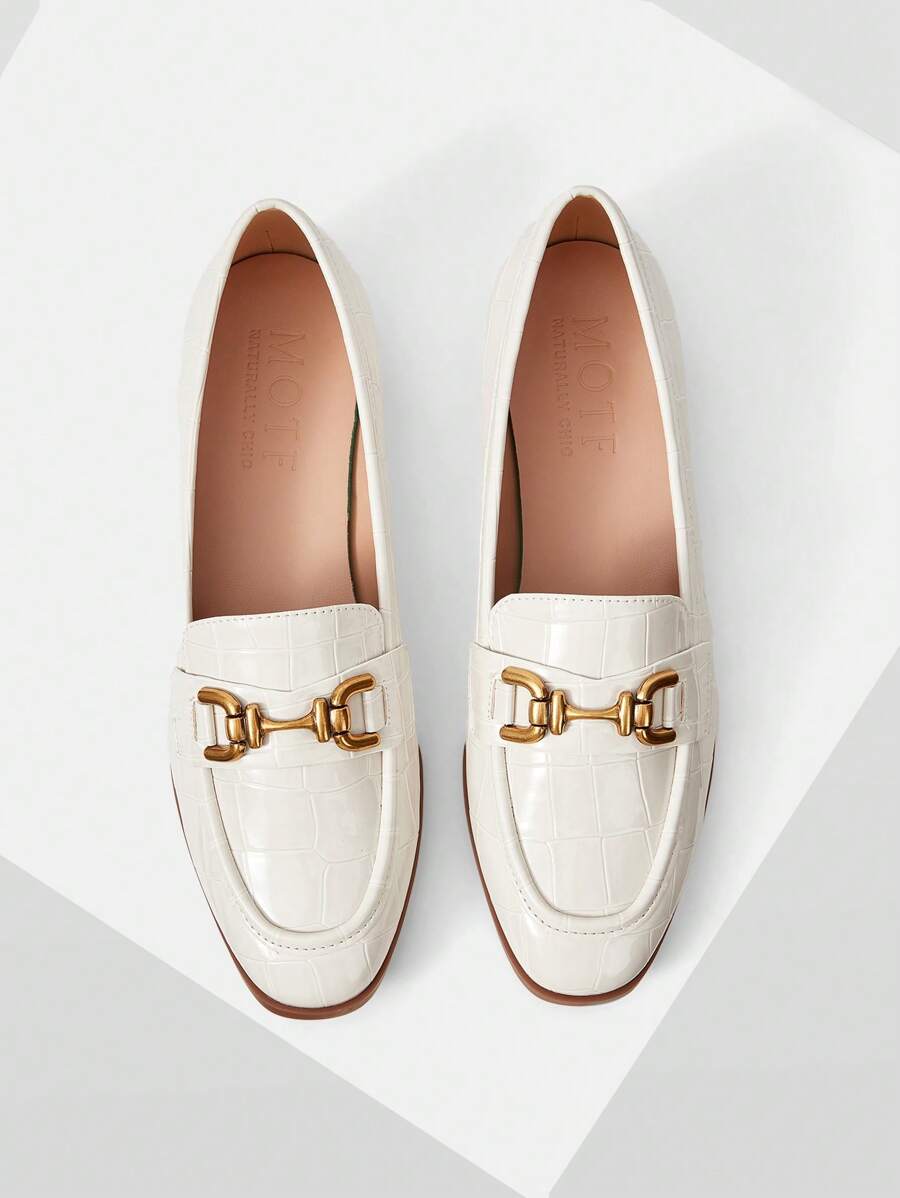 MOTF PREMIUM PU皮革链条平底乐福鞋 - 白色 - 查看 2