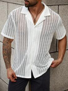 Manfinity RSRT Chemise à la mode grande taille pour homme, couleur unie, idéale pour l'été. Idéale pour les couples, elle constitue une excellente idée cadeau pour un petit ami ou un mari. Fabriquée dans un tissu léger et élégant, cette chemise est élégante et polyvalente, idéale au quotidien. - Blanc - Voir 1