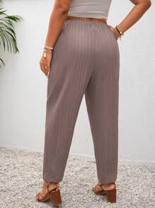 SHEIN Frenchy Pantalones informales de unicolor con bolsillos y nudo para vacaciones de talla grande - Gris Oscuro - Ver 2