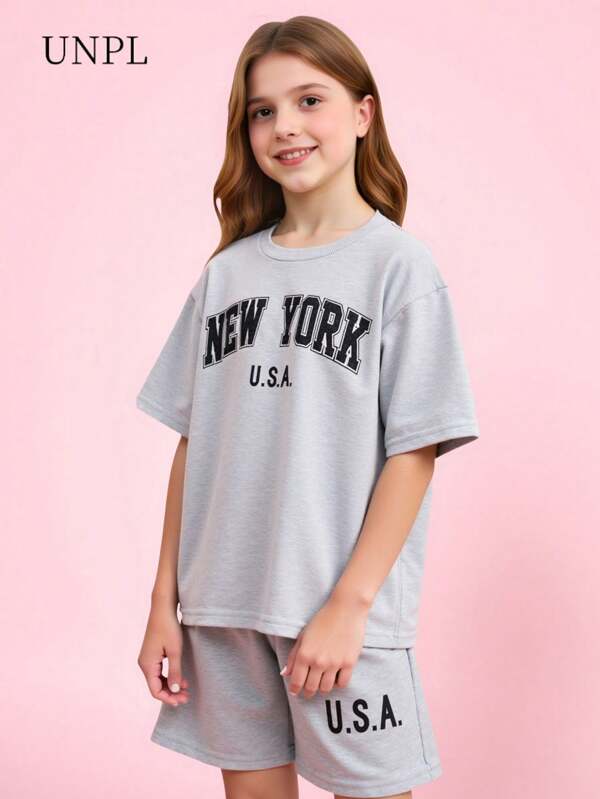 SHEIN 2 pezzi/set Outfit casual e comodo con stampa per adolescenti/ragazze, composto da t-shirt a maniche corte e pantaloncini, adatto per viaggi, attività all'aperto, scuola