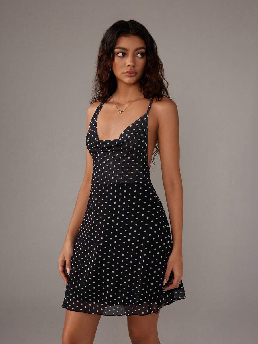 TRNVIE Vestido Curto Assimétrico de Tira Fina, Sem Costas, com Estampa de Bolinhas e Tela, Roupa Romântica de Resort, Primavera/Verão - Preto - Visão 1