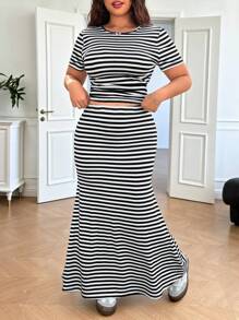 SHEIN EZwear Bộ 2 món áo thun tay ngắn họa tiết sọc mùa hè cỡ lớn kèm chân váy - Nhiều màu - Xem 11