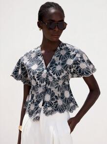 Aveloria Modichic Sonnenblumen gestickte Bluse mit V-Ausschnitt, asymmetrischem Rüschensaum, Taillenzug, Minimalistisches Design, breite Schulter, vielseitig einsetzbar für Büro und Urlaub, Perlmutt Knöpfe, Damen Kurzarm - marineblau - Übersicht 6