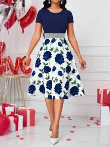 SHEIN Clasi Váy cổ tròn tay ngắn in hoa giản dị thanh lịch, thích hợp cho ngày lễ tình nhân - Màu xanh hải quân - Xem 3