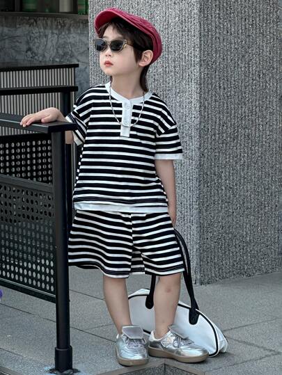 DAZY 2pcs/Set Boy (Small) Stripe Print Crew Neck Knitted T-Shirt And Knitted Stripe Shorts Outfit, Summer