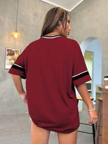 Flirla T-shirt oversize a scollo a V con grafica leopardata, numerico in inglese e scritta "Los Angeles", taglie forti