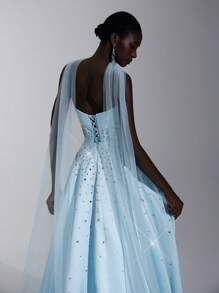 Elitara Robe maxi en satin bleu clair élégante et luxueuse, faite main avec strass, encolure en cœur sans bretelles et ourlet extra large évasé. Convient pour les rendez-vous, soirées célibataires, cocktails, galas, événements formels, bals et occasions solennelles