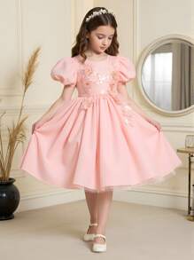 SHEIN 年轻女孩圆领荷叶边袖刺绣后背蝴蝶结设计欧根纱连衣裙，适合钢琴演奏会、宴会、T台、婚礼、生日派对