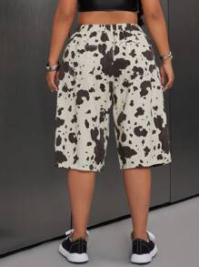 SHEIN Unity Pantalones cortos de mezclilla tipo bermuda con estampado de vaca desgastado para mujer de talla grande - Multicolor - Ver 2