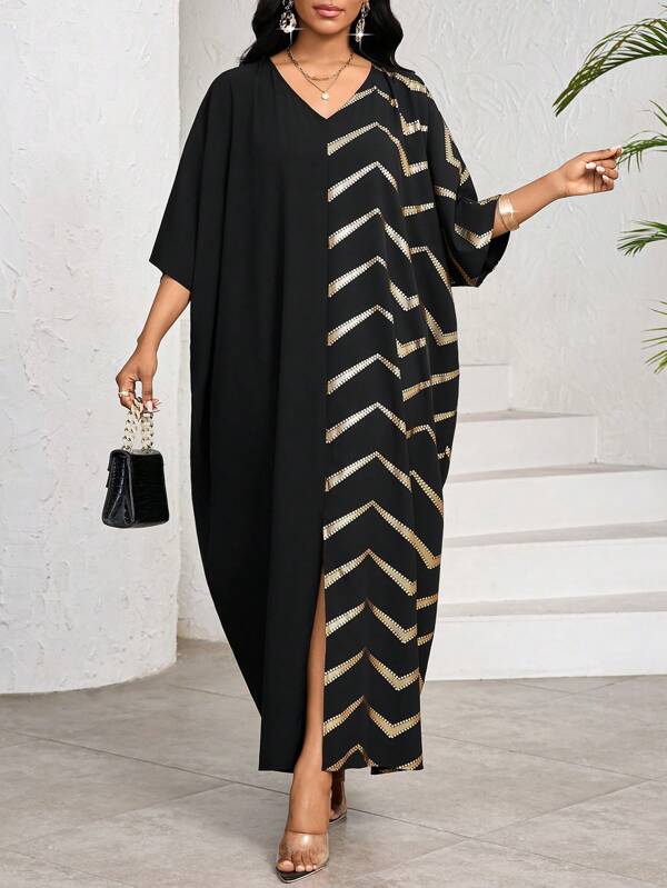 SHEIN Lady Robe de style bohème élégante aux vacances avec coutures blocs de couleurs, estampage à chaud, col V, manches trois-quarts, fente, style modeste. Abaya, robe d'été et de printemps pour femme. Robe kaftan, tunique kaftan ample/lâche/surdimensionnée, tenue de vacances élégante pour femme décontractée