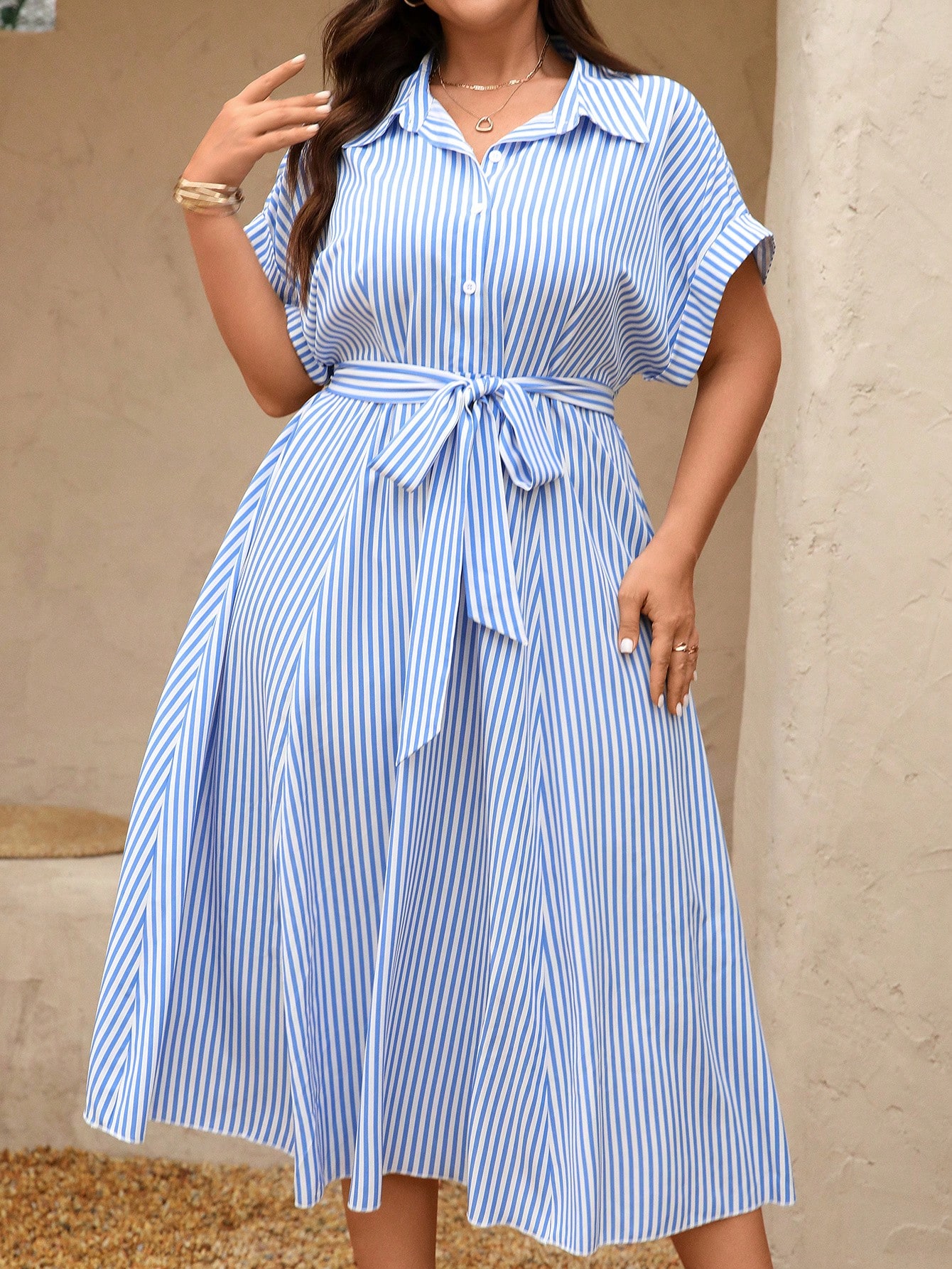 Breezaya فستان أزرق وأبيض مخطط بياقة مرتدية للأسفل...