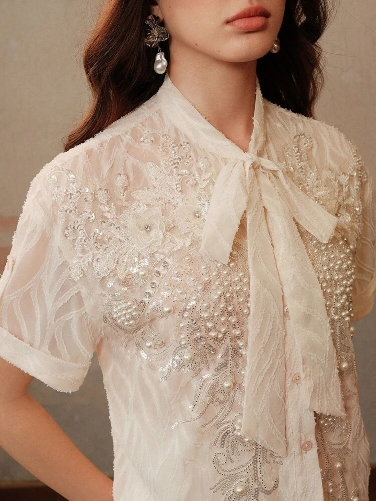 シフォン ウェーブ ジャカード 無地 ネクタイ襟 3Dパール フラワー 透け感 半袖 エレガントでロマンチックなブラウス シャツ