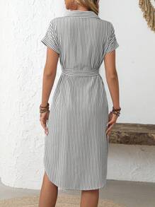 EMERY ROSE 女式条纹纽扣前系腰带中长款卷袖休闲连衣裙，夏季 - 黑色 - 查看 2