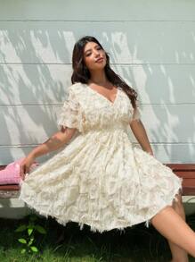 SHEIN EZwear Lässiges Kleid in Große Größen mit Quasten und Blumen Dekor