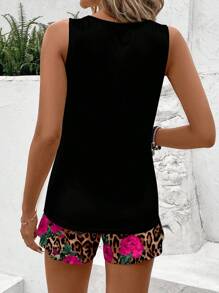SHEIN LUNE 2pcs Plus Size Set: Solid Color Crew Neck Top And Leopard & Rose Print Pocket Shorts,Summer Outfits For Women,Vacation Outfits Woman - Black - View 2