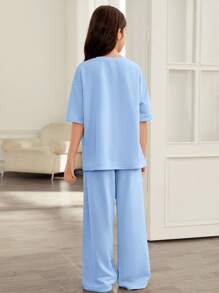 SHEIN Leap Crew 青少年女孩休闲宽松落肩贴布短袖上衣搭配褶皱长款运动裤套装 - 淺藍色 - 查看 2