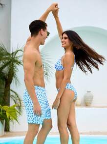 Manfinity VDAYZ Manfinity Vdazy Summer Couple Party Vacation Casual Small Floral Swim Trunks Beach Shorts. Casual Vacation Beach Print Holiday Swim Trunks Beach, Girlfriend, Boyfriend Print Pattern Swim Trunks Beach Shorts, Suitable For Beach, Swimming, Travel, Party, Beach Or Pool.