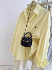 SHEIN قميص بأكمام طويلة ذو أزرار أنثوي مطبوع بنجوم وخطوط