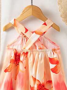 SHEIN Playful Pals Robe-camisole à col ras-du-cou imprimée de fleurs pour bébés filles. Les nouveaux produits pour le printemps, l'automne et l'été sont maintenant sur le marché. Elle est confortable, stylée, mignonne, douce, élégante, décontractée et convient aux vacances. C'est une pièce indispensable pour le port quotidien.