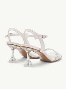 CUCCOO CHICEST 方头米色缀饰玻璃水钻连衣裙凉鞋，适合女士派对/婚礼透明高跟鞋 - 米色 - 查看 10