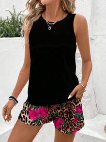 SHEIN LUNE 2pcs Plus Size Set: Solid Color Crew Neck Top And Leopard & Rose Print Pocket Shorts,Summer Outfits For Women,Vacation Outfits Woman - Black - View 4