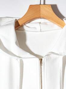 SHEIN Clasi Áo nỉ trùm đầu không tay có mũ trùm đầu in chữ kim loại dành cho nữ, tốt nghiệp, giáo viên, trở lại trường, mùa thu - Đen và trắng - Xem 5