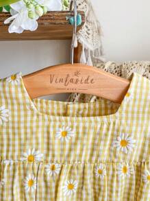 SHEIN Vintaside Kids Bộ áo liền thân cho bé gái kiểu cổ điển, thanh lịch, ngọt ngào, in họa tiết hoa cúc và kẻ caro, phù hợp cho bé từ 6 tháng đến 3 tuổi, mặc hàng ngày, hoạt động ngoài trời, kỳ nghỉ, chụp ảnh. - Màu vàng - Xem 5