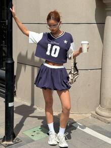 SHEIN Camiseta de manga corta holgada con estampado digital de eslogan y falda deportiva de cintura baja en azul real y blanco con contraste de hilos para niña adolescente, estilo de moda callejera para primavera y verano - Azul y blanco - Ver 4