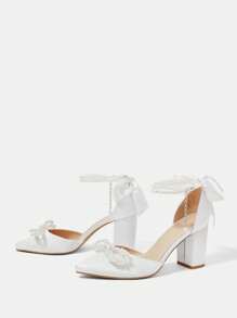 CUCCOO HITCHD 女士仿珍珠蝴蝶结尖头粗跟高跟鞋，优雅甜美白色缎面新娘高跟鞋，圣诞节婚礼派对新娘鞋 - 白色 - 查看 7