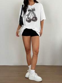 SHEIN EZwear تيشيرت كاجوال كبير الحجم مطبوع برسومات النمر الأسود والكرز مع أكمام قصيرة وياقة مستديرة، قياس فضفاض للنساء، مناسب لمهرجانات الموسيقى والإجازات والتجمعات الحضرية